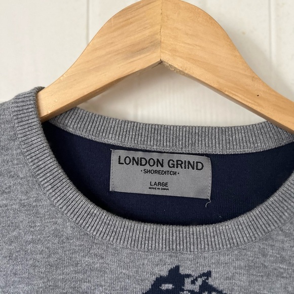 London Grind Gray Giraffe Crewneck Cotton Pullover Sweater - Picture 2 of 8